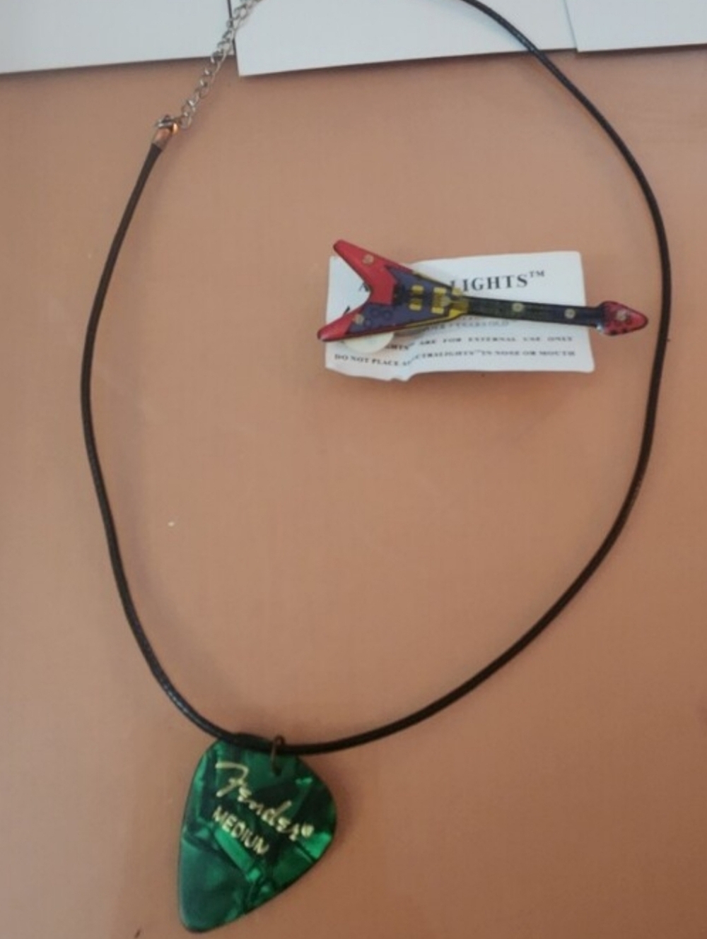 Fender Green Pearl Guitar Pick Necklace With Magnet